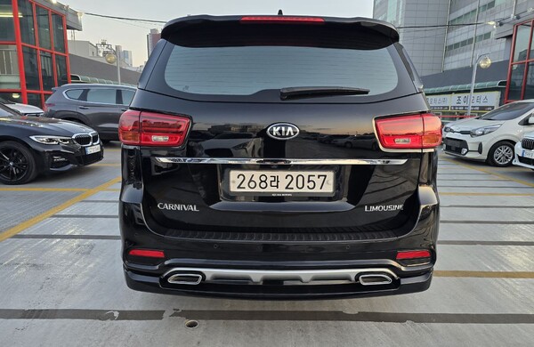KIA CARNIVAL LIMOUSINE